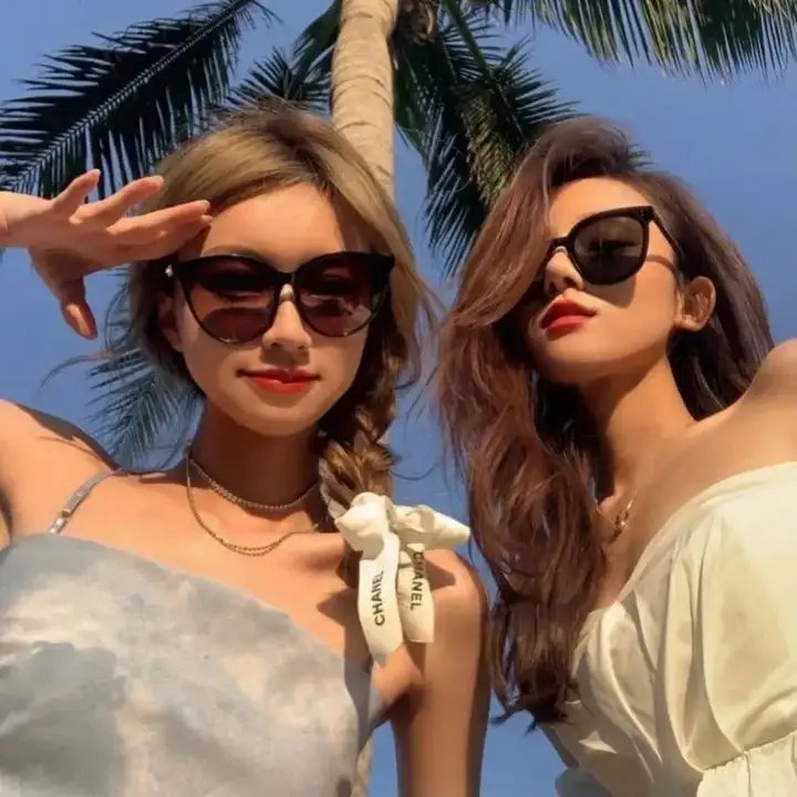 别墅幽灵海报